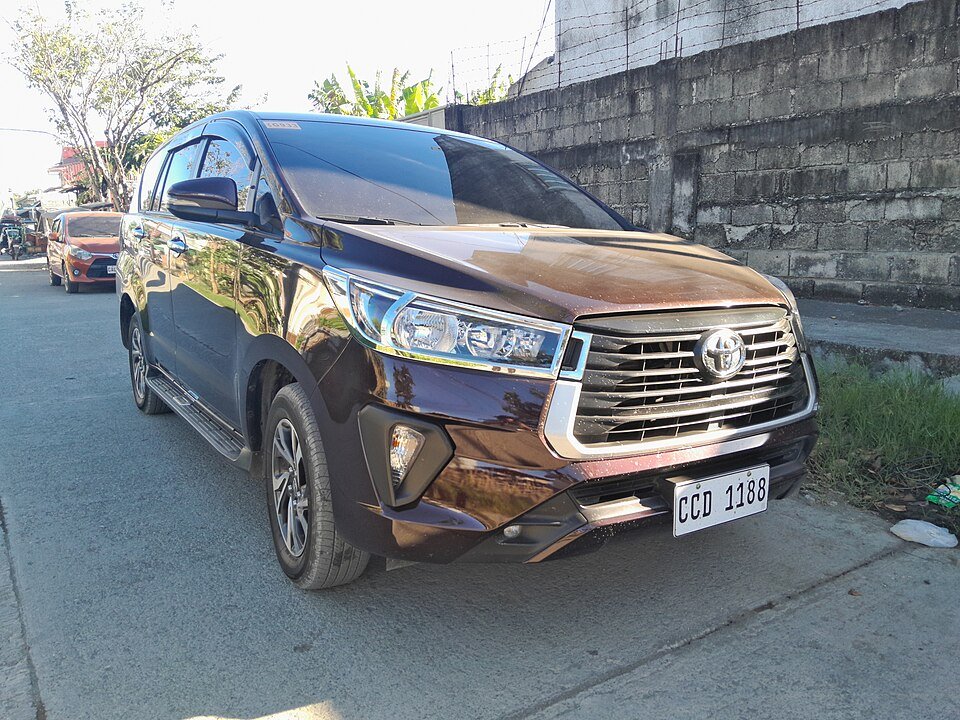 Sewa Toyota Innova Reborn Batam