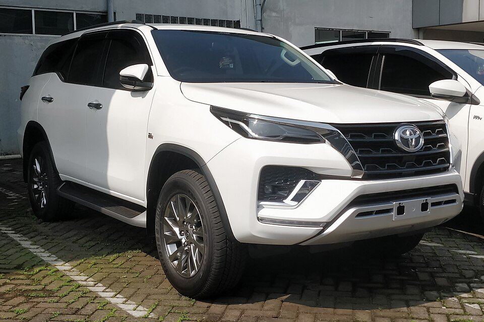 Sewa Toyota Fortuner VRZ Batam